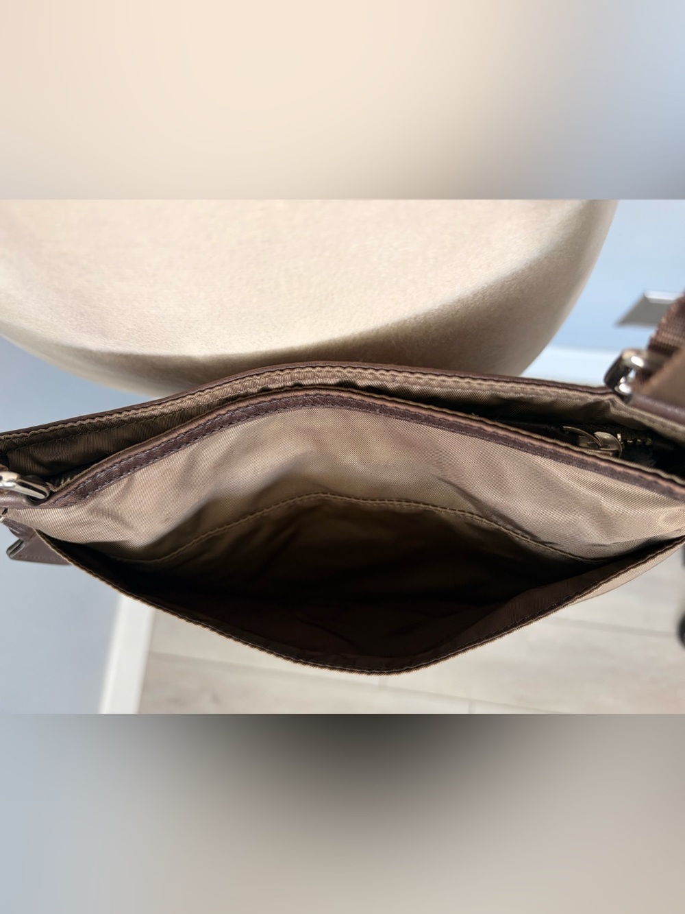 GUC Tumi Voyager Taupe Nylon Crossbody Messenger Bag with Leather Trim - Picture 10 of 13